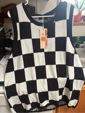 Checkerboard Knit Shell Sweater Vest - Black and White